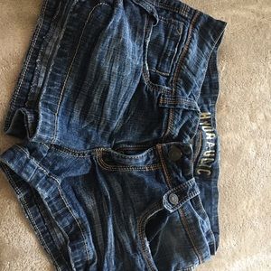 Hydraulic denim shorts